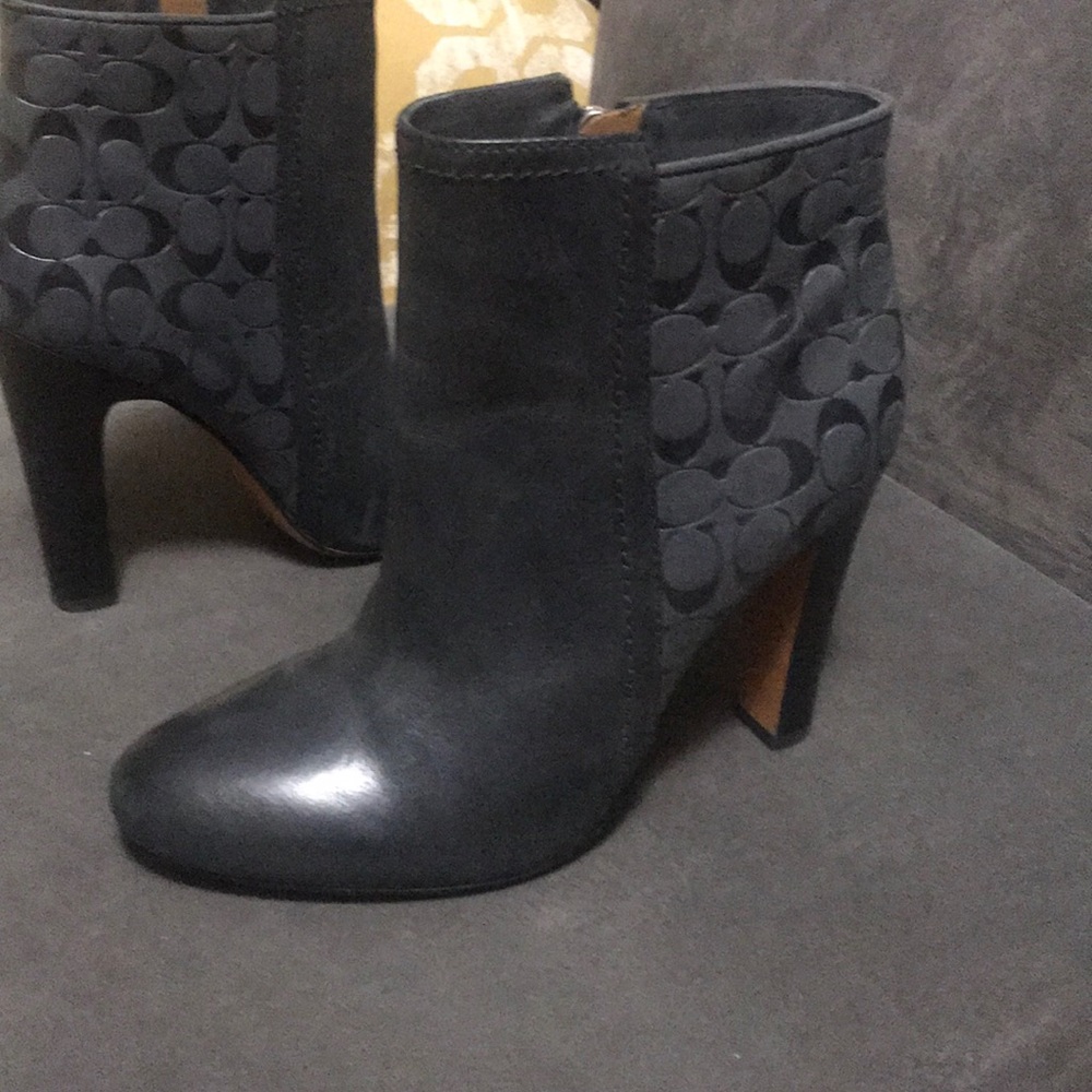 Authentic New Coach Gray ankle boots